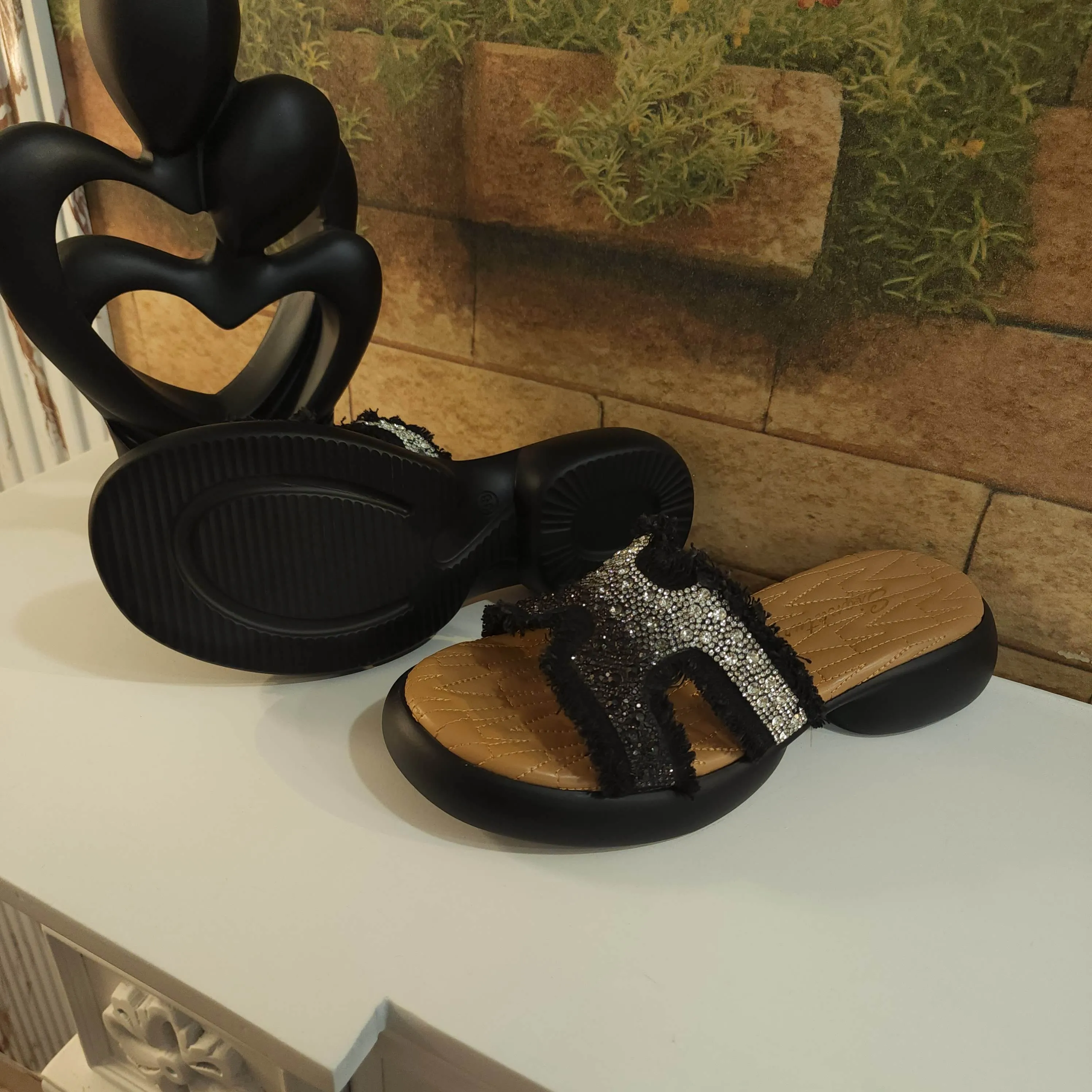 Black Contrast Studs Slippers