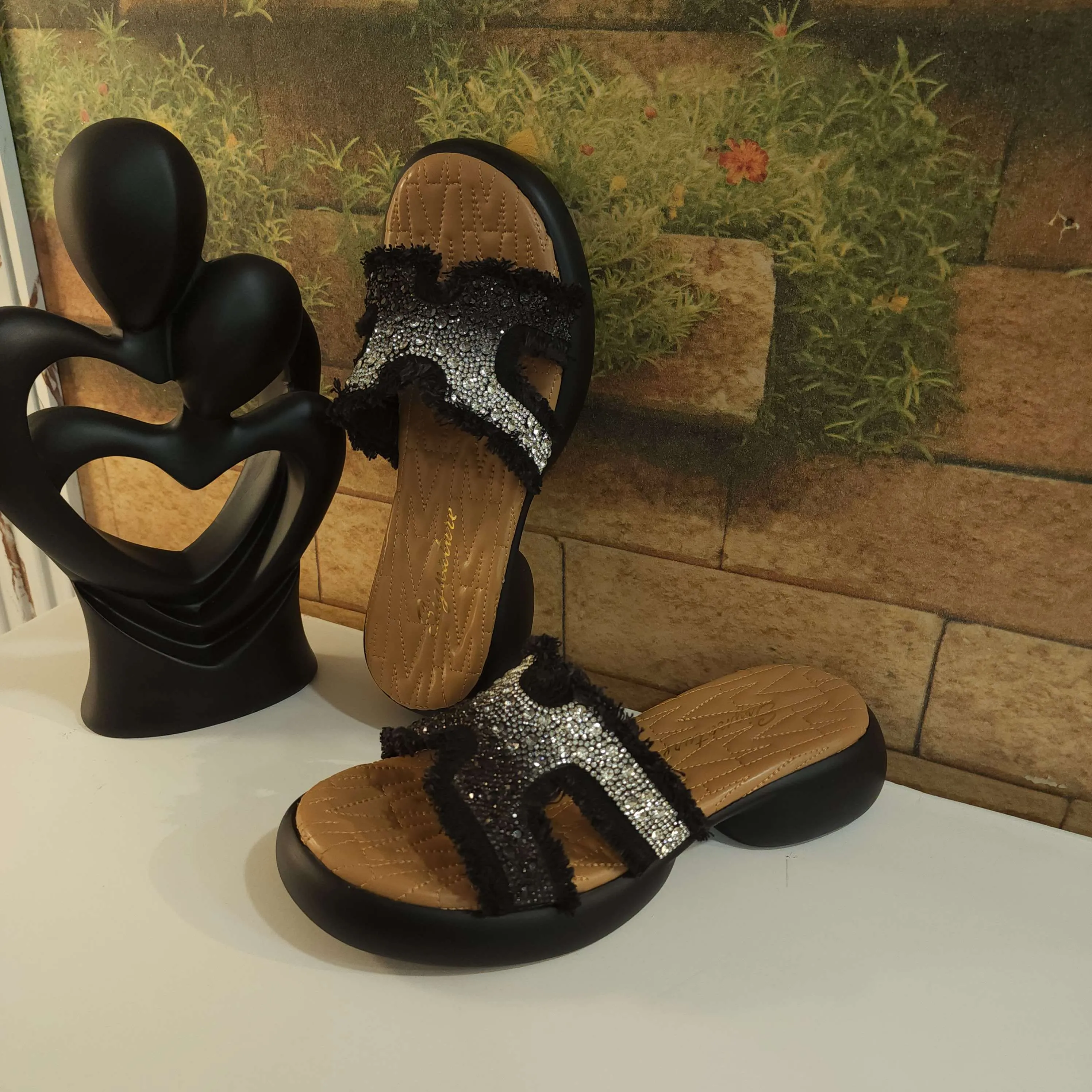 Black Contrast Studs Slippers